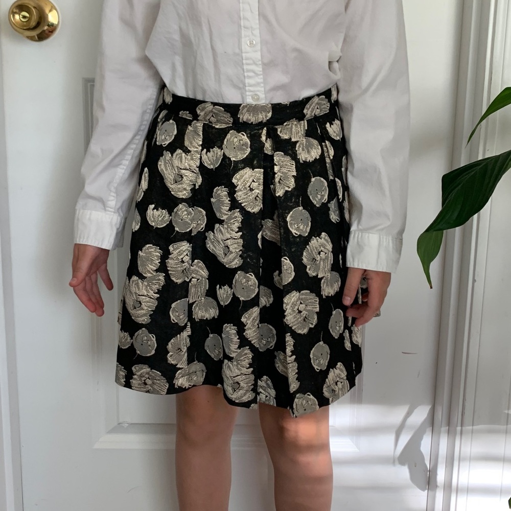 Forever 21 XS trendy black and gold skirt